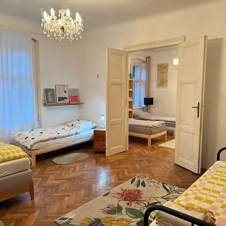 Big Old Town Special Apartment *